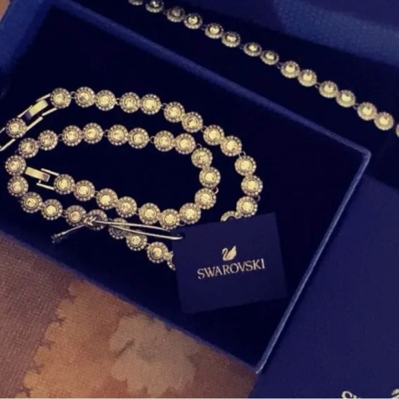 SWAROVSKI crystals elegant necklace - Picture 3 of 3